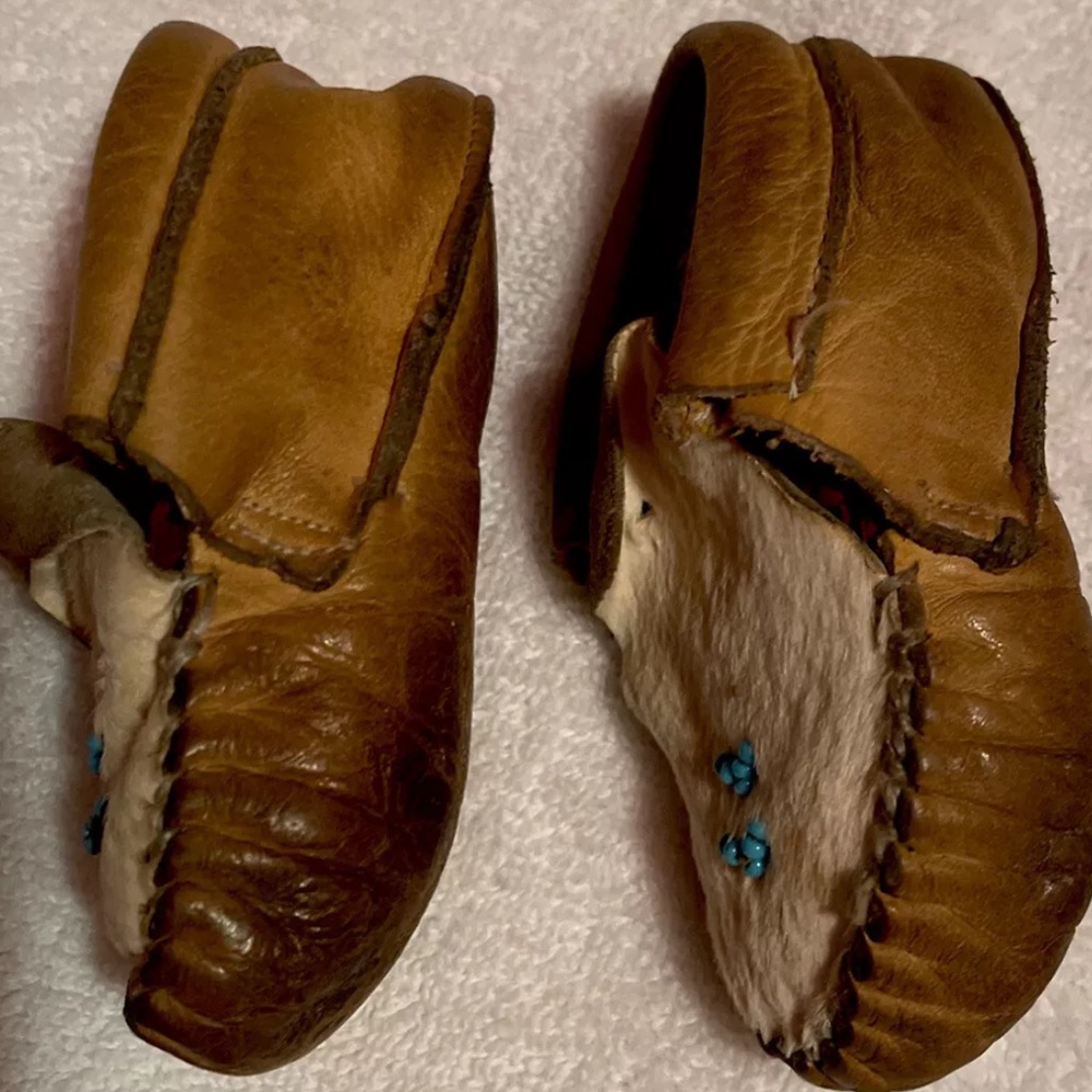 VTG Hand Made Native American Baby Moccasins - Picture 7 of 8